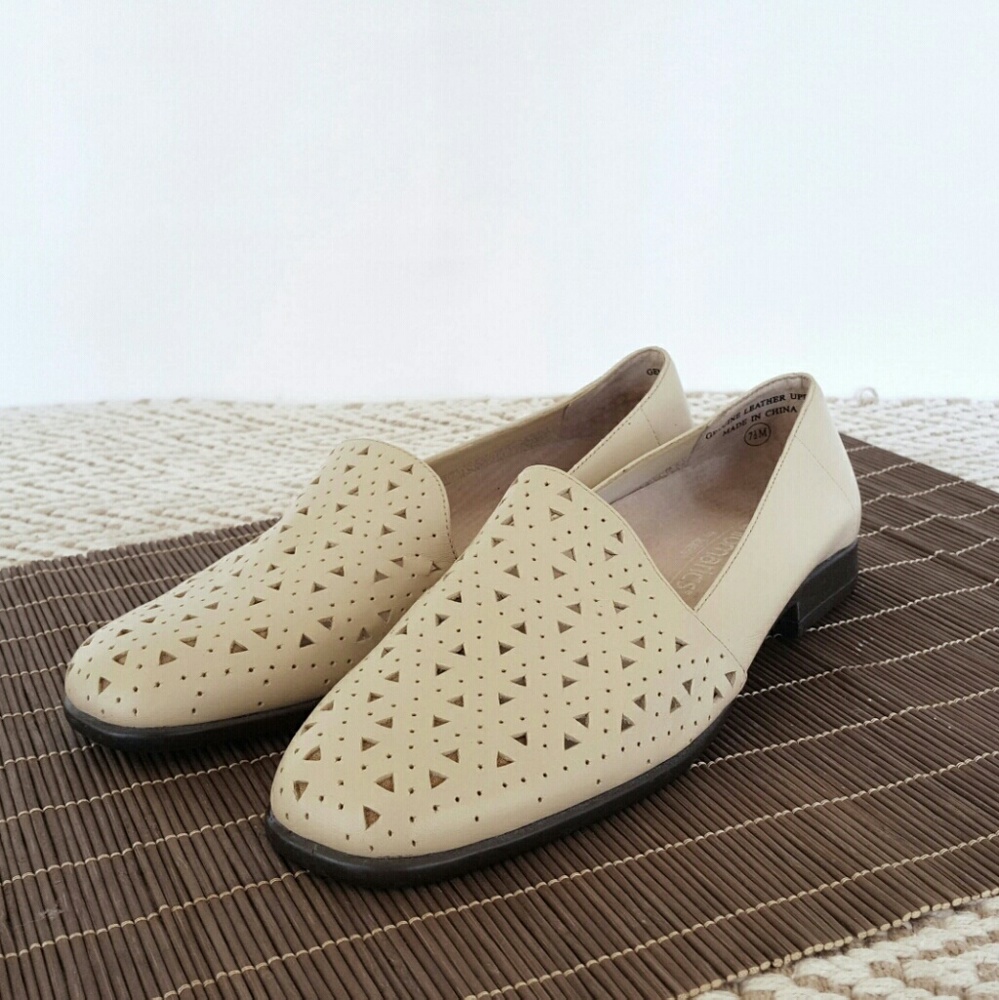 Vintage Tan Leather Loafers Slip On Cutout Flats